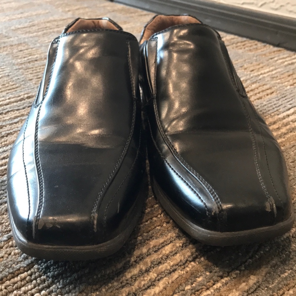 Men’s black dress shoes
